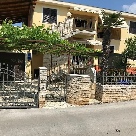 Villa-bukvic 3* Pjescana Uvala